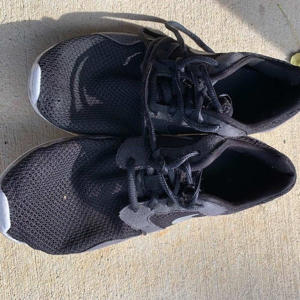 Nike tennis shoes